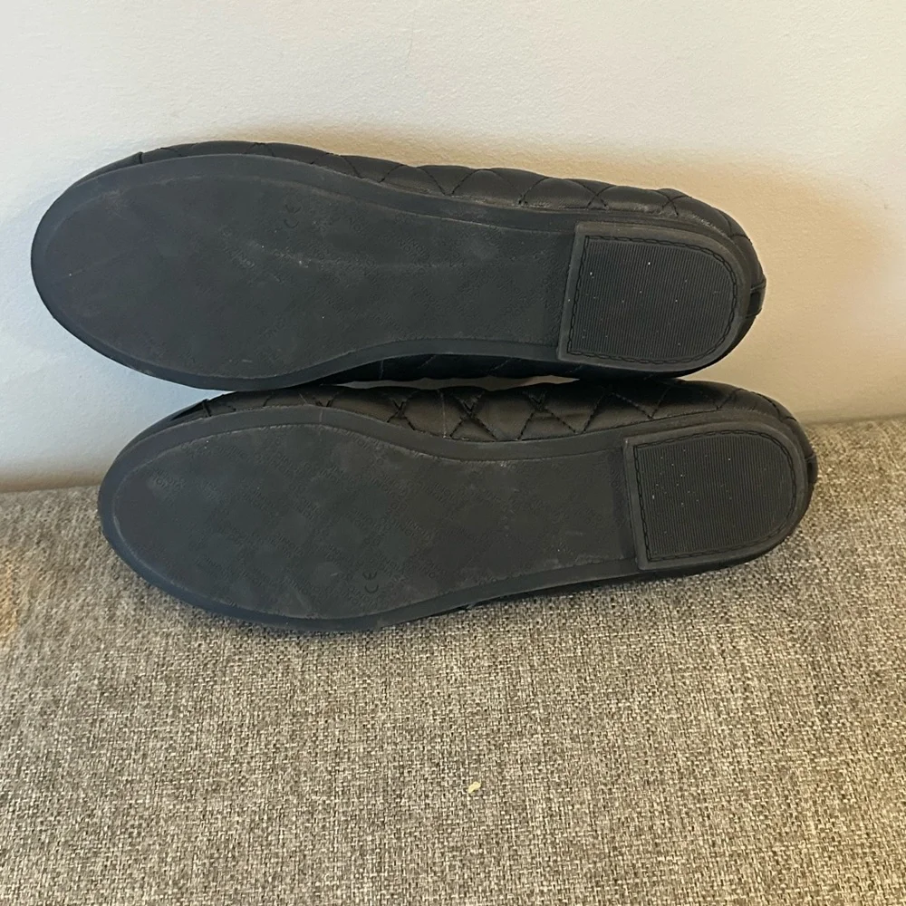 Vionic Black Quilted Leather Cap-Toe Ballet Flats